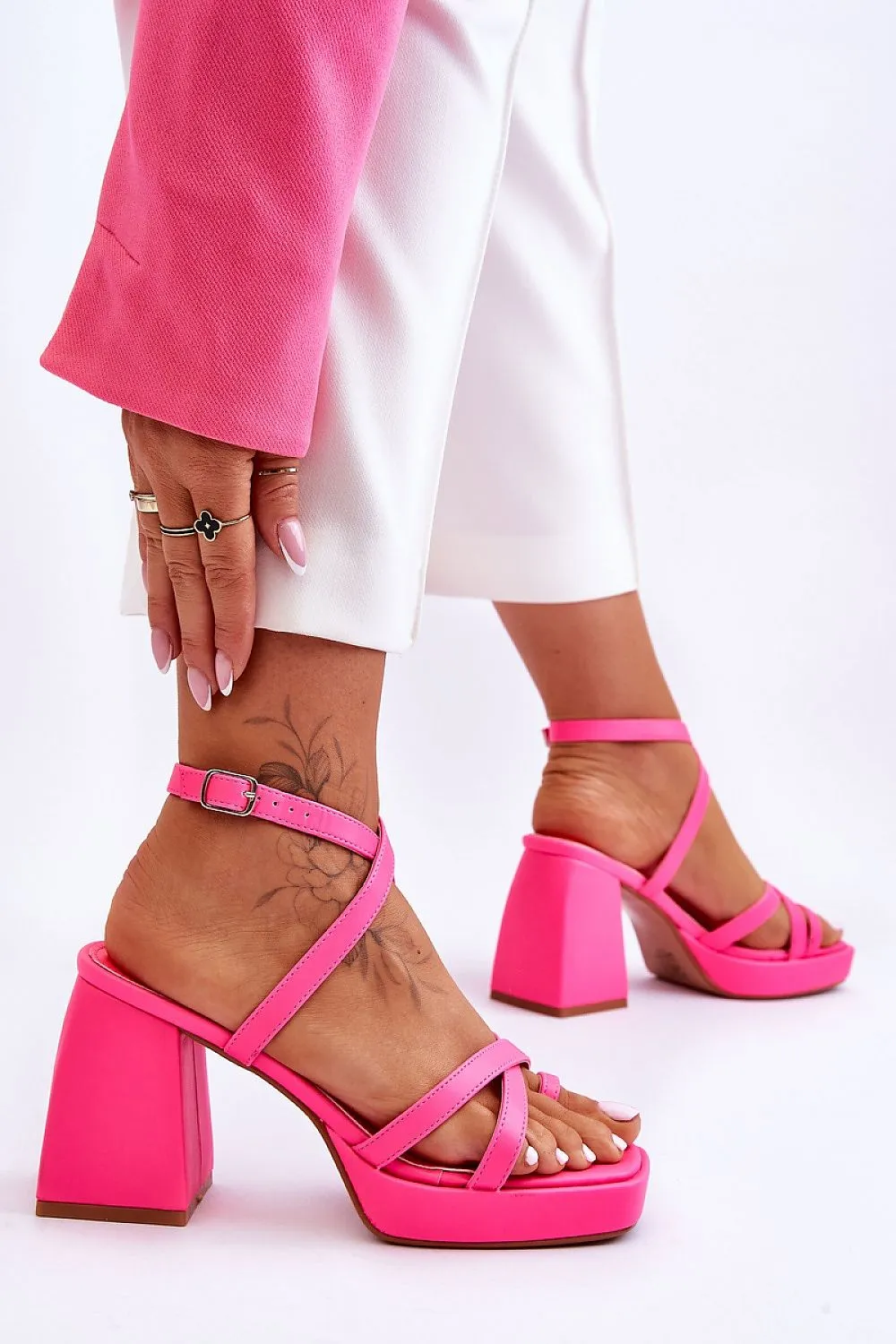 Heel sandals Step in style